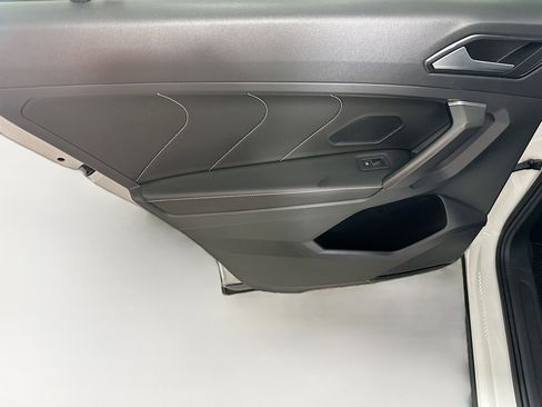 Used 2022 Volkswagen Tiguan SE FWD image 24