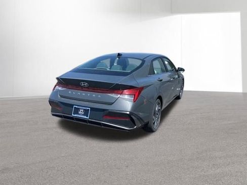 Certified 2025 Hyundai Elantra SEL FWD image 6