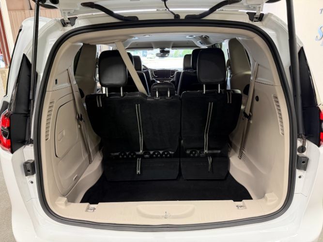 Used 2024 Chrysler Pacifica Limited FWD image 25