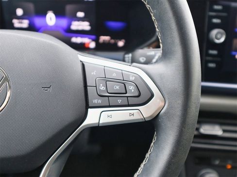 Certified 2022 Volkswagen Taos SE w/ Driver Assistance Package image 22