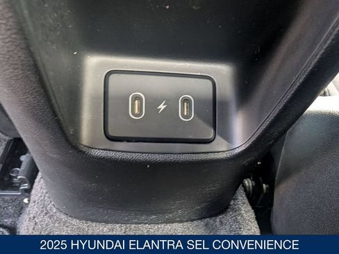 Certified 2025 Hyundai Elantra SEL FWD image 18