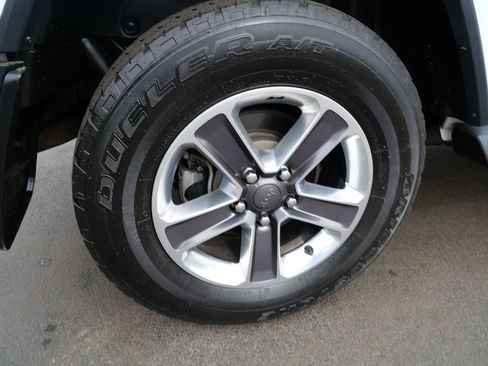 Used 2019 Jeep Wrangler Unlimited Sahara AWD/4WD image 36