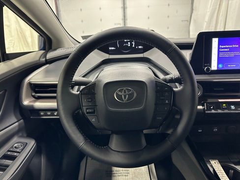 Used 2025 Toyota Prius XLE image 18