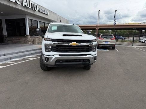 Used 2024 Chevrolet Silverado 2500 LT AWD/4WD image 15
