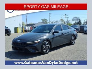 Used 2024 Hyundai Elantra SEL w/ Convenience Package FWD video 1