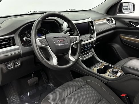 Used 2023 GMC Acadia SLE w/ Driver Convenience Package image 8