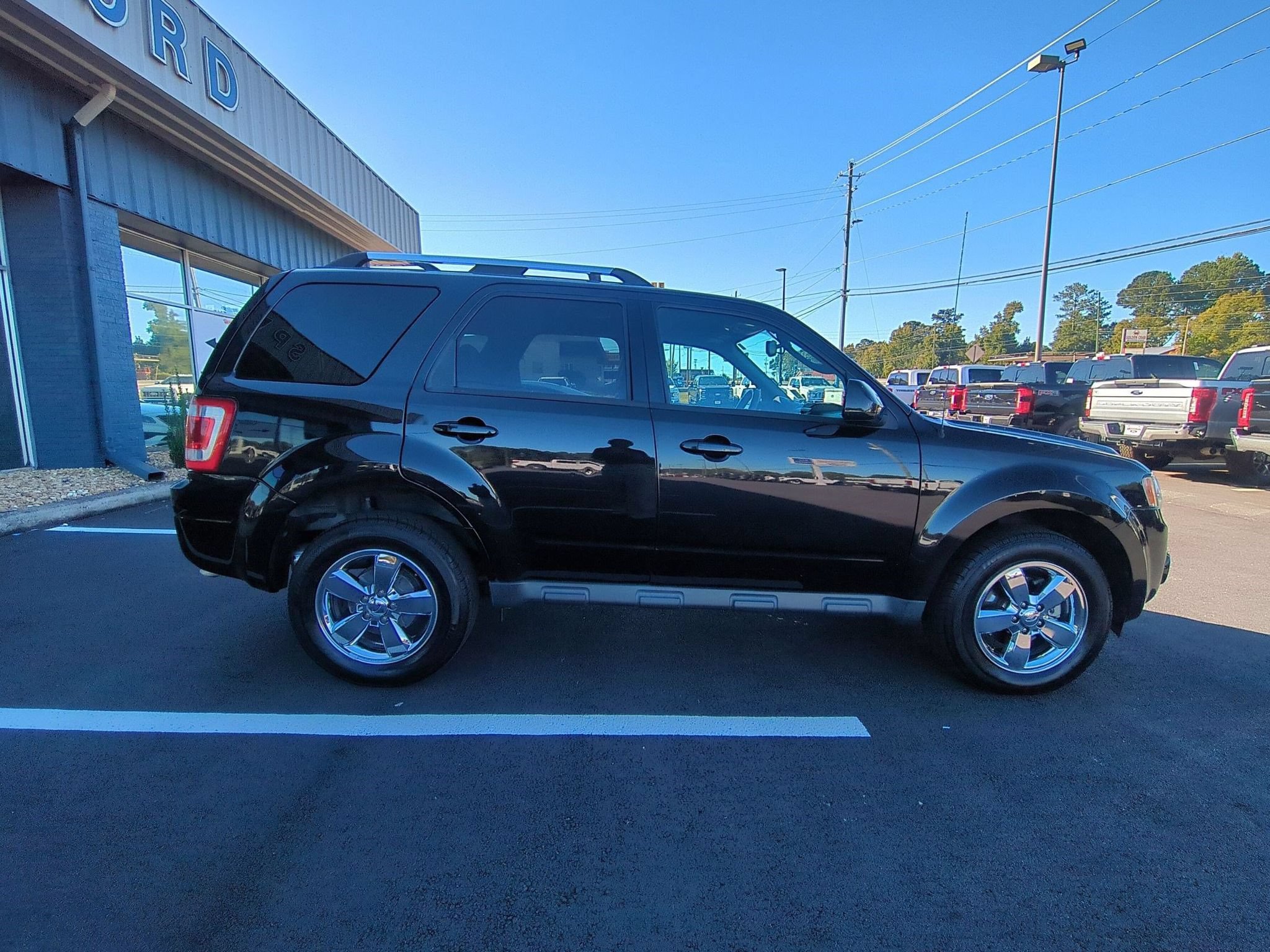 Used 2011 Ford Escape Limited w/ 302A Rapid Spec Order Code FWD image 4