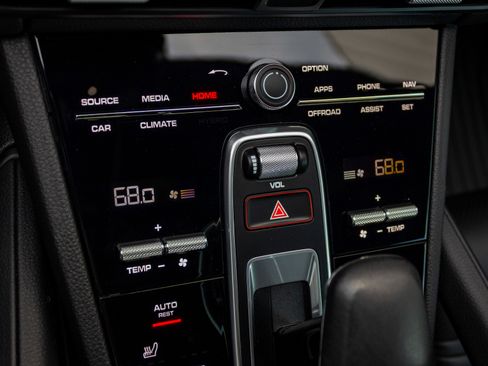 Used 2022 Porsche Cayenne S Platinum image 22