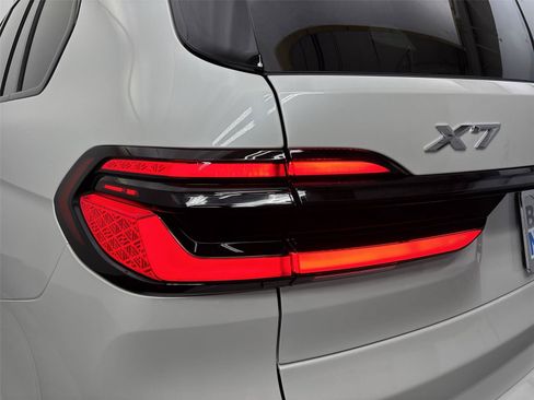 New 2027 BMW X7 xDrive40i w/ M Sport Package AWD/4WD image 19