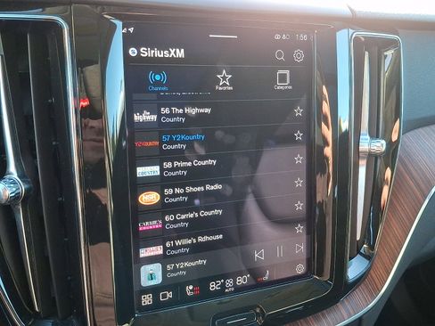 Used 2023 Volvo XC60 B5 Plus image 17