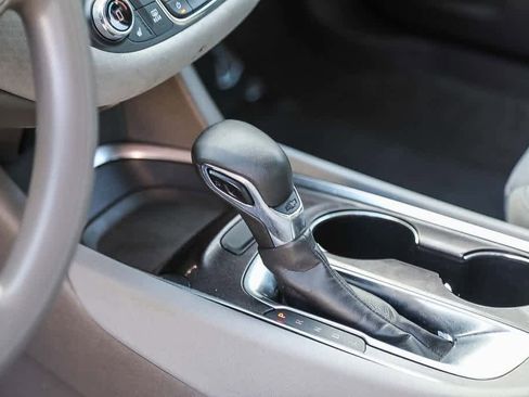 Used 2021 Chevrolet Malibu LT image 17