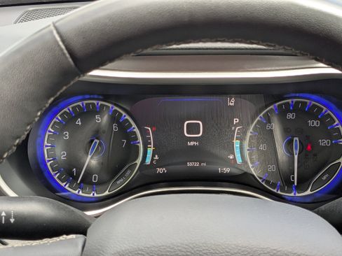 Used 2023 Chrysler Pacifica Touring-L image 26