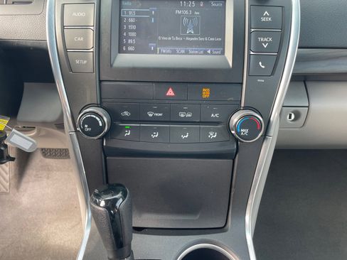 Used 2015 Toyota Camry LE image 8