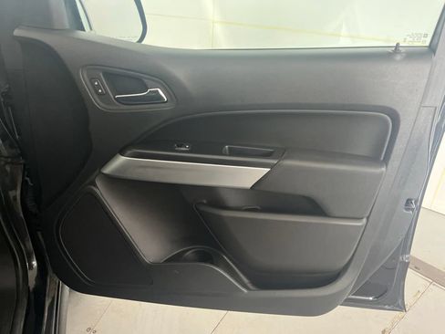 Used 2022 Chevrolet Colorado LT AWD/4WD image 29