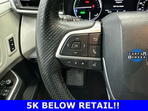 Used 2021 Toyota Sienna Limited image 28