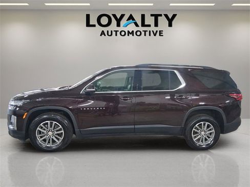 Used 2023 Chevrolet Traverse LT image 2