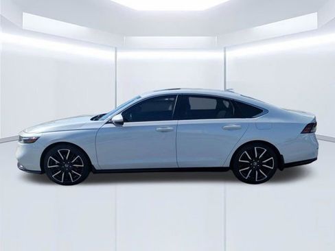Used 2023 Honda Accord Touring image 6