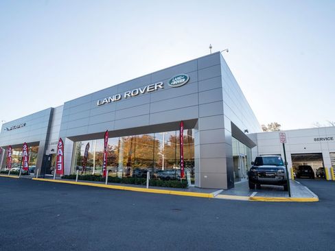 Used 2025 Land Rover Discovery Dynamic SE image 33