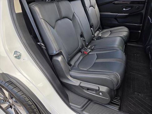 Used 2025 Honda Pilot Touring image 20