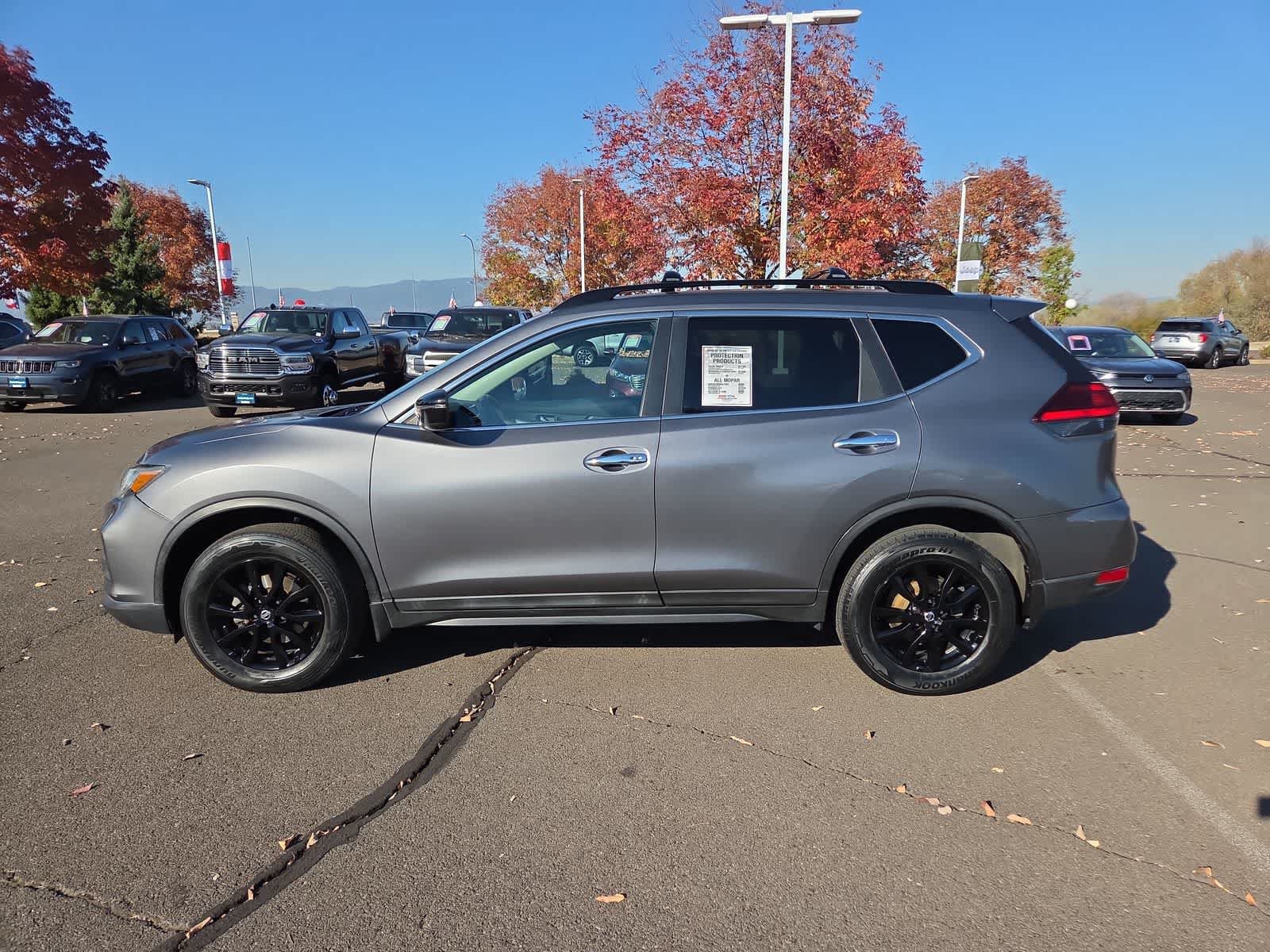 Used 2017 Nissan Rogue SV w/ Midnight Edition AWD/4WD image 11
