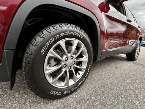 Used 2020 Jeep Cherokee Latitude Plus w/ Cold Weather Group image 19