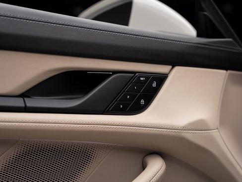 Used 2023 Porsche Taycan 4S image 53