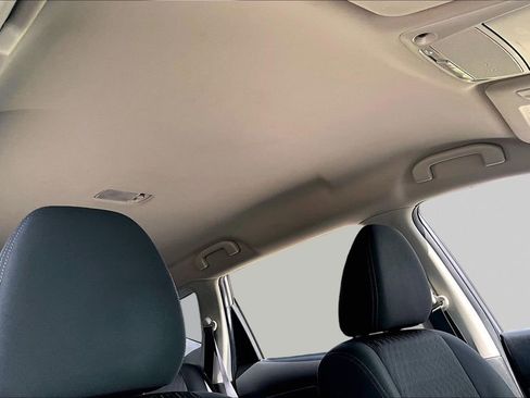 Used 2019 Nissan Rogue S FWD image 17