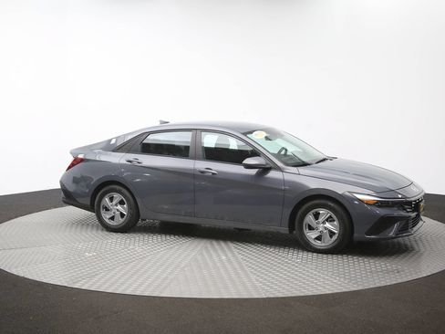 Used 2024 Hyundai Elantra SE FWD image 45