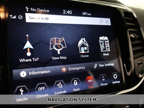 Used 2022 Jeep Grand Cherokee Limited image 3