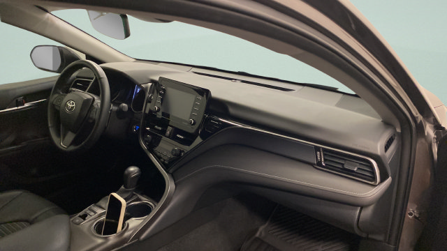 Used 2022 Toyota Camry SE FWD image 30