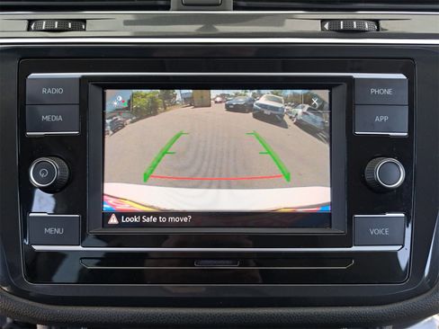 Used 2020 Volkswagen Tiguan S image 19