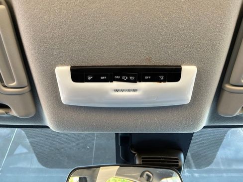 Used 2025 Nissan Versa SV FWD image 15