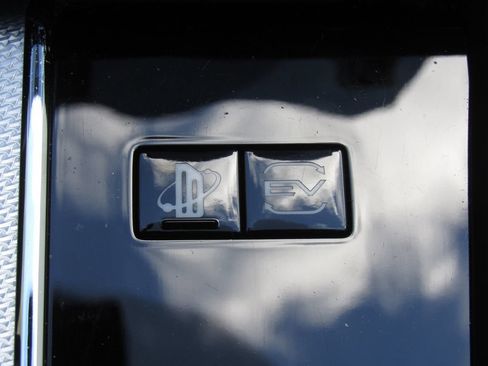 Used 2024 Mitsubishi Outlander 4WD Plug-In Hybrid image 33