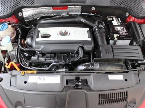 Used 2013 Volkswagen Beetle 2.0T FWD image 24