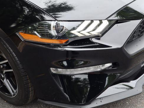 Used 2020 Ford Mustang Premium RWD image 8