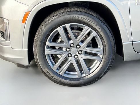 Used 2023 Chevrolet Traverse High Country image 35