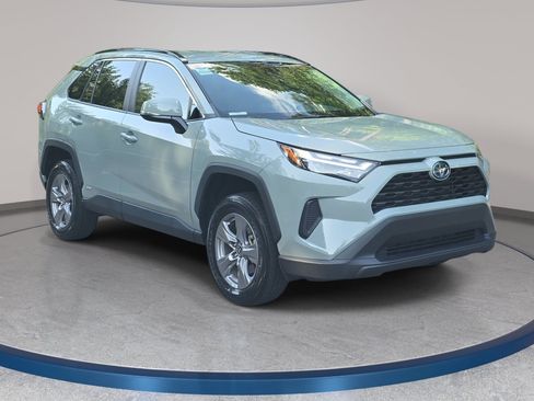 Used 2023 Toyota RAV4 XLE AWD/4WD image 3