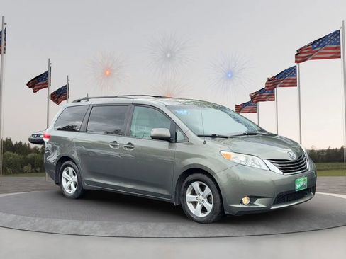 Used 2012 Toyota Sienna LE FWD image 9