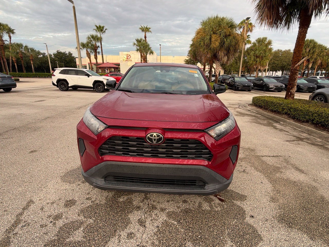 Used 2022 Toyota RAV4 LE FWD image 5