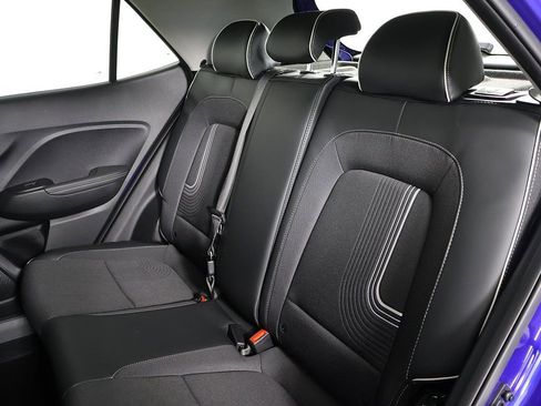 Certified 2025 Hyundai Venue Limited FWD image 28