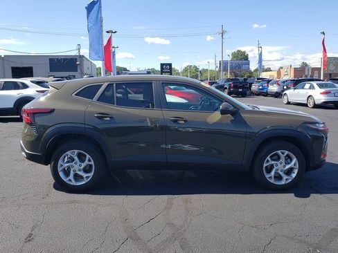 Used 2024 Chevrolet Trax LS w/ LS Convenience Package FWD image 8