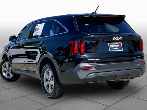 Used 2023 Kia Sorento LX AWD/4WD image 12