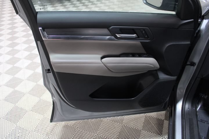 Used 2025 GMC Terrain Elevation AWD/4WD image 15
