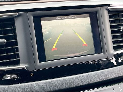 Used 2020 Chrysler Voyager Lxi image 13