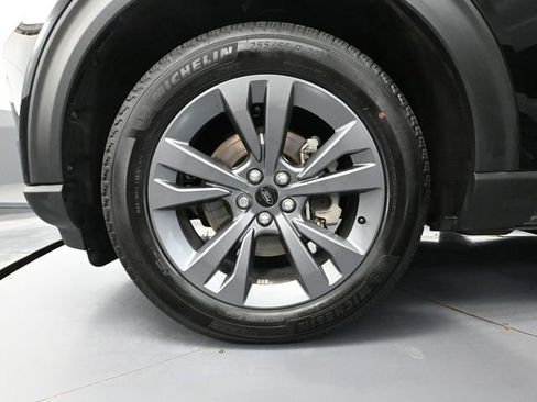 Used 2024 Ford Explorer XLT w/ XLT Sport Appearance Package image 18