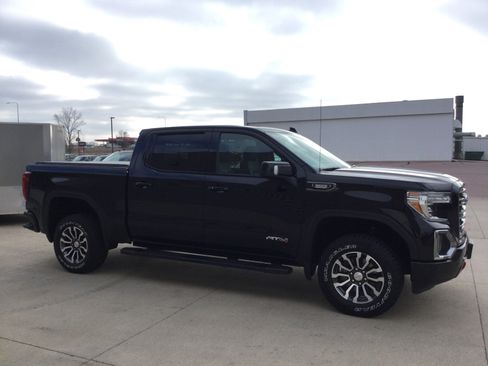 Used 2020 GMC Sierra 1500 AT4 w/ AT4 Premium Package image 3