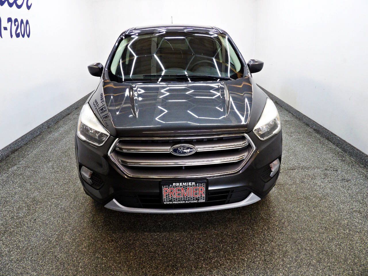 Used 2017 Ford Escape SE AWD/4WD image 2