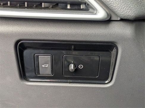 Used 2017 Jaguar F-PACE Prestige image 14