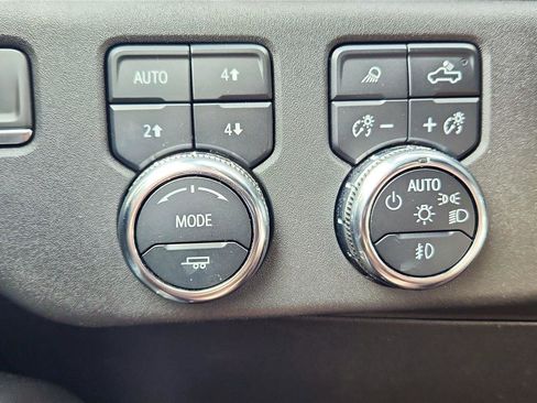 Used 2024 GMC Sierra 2500 SLT w/ SLT Premium Package image 33