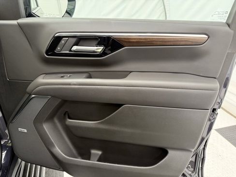 New 2025 Chevrolet Suburban High Country image 23